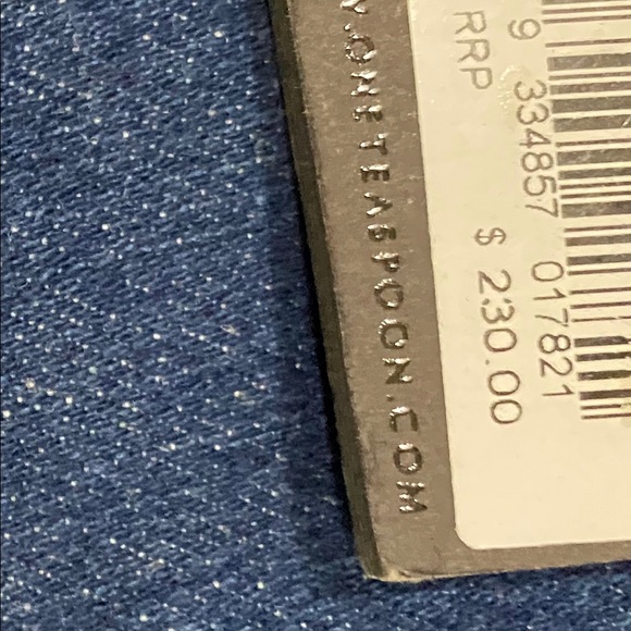 I’m into  damaged in distress jeans - Picture 5 of 8